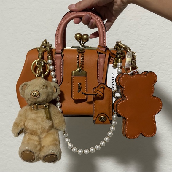 Meet your Posher, Samantha - Picture 2 of 3